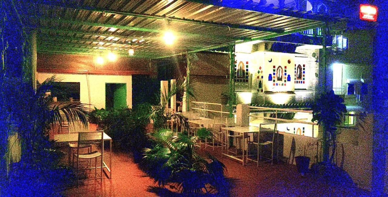 אודייפור Hotel Shiv Palace מראה חיצוני תמונה