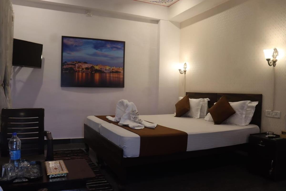 אודייפור Hotel Shiv Palace מראה חיצוני תמונה