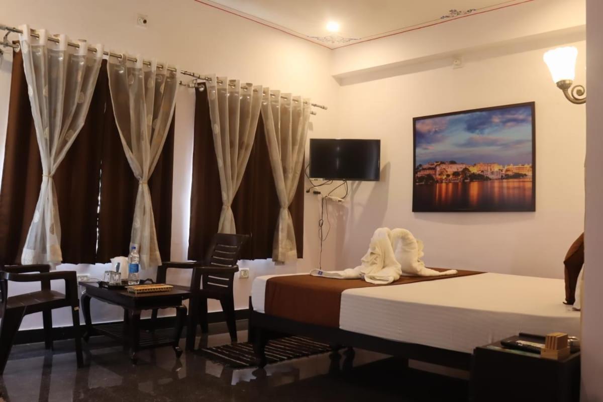 אודייפור Hotel Shiv Palace מראה חיצוני תמונה
