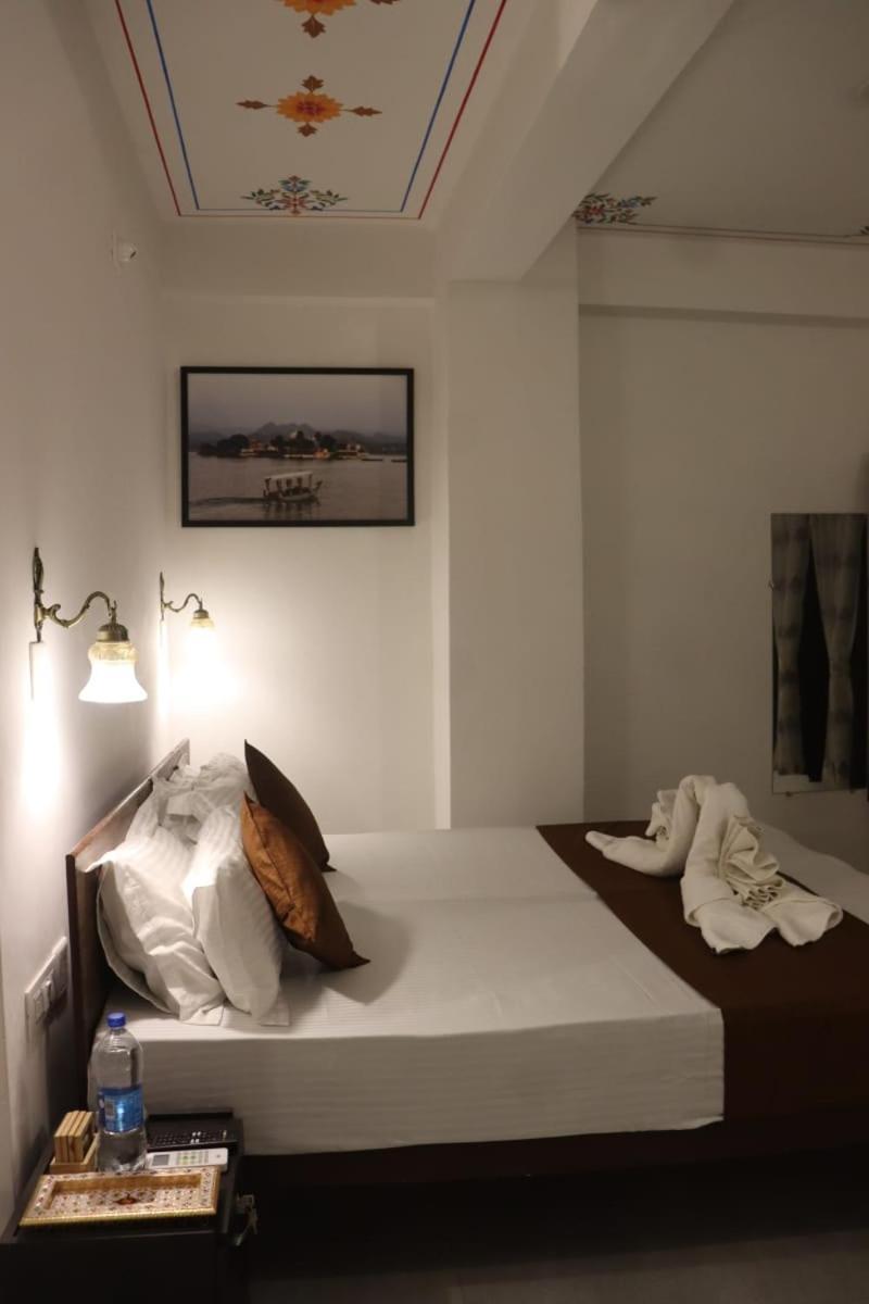 אודייפור Hotel Shiv Palace מראה חיצוני תמונה