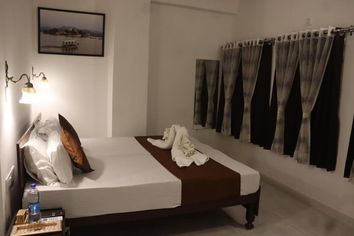 אודייפור Hotel Shiv Palace מראה חיצוני תמונה