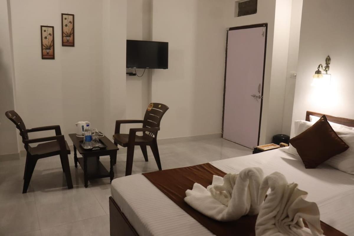 אודייפור Hotel Shiv Palace מראה חיצוני תמונה