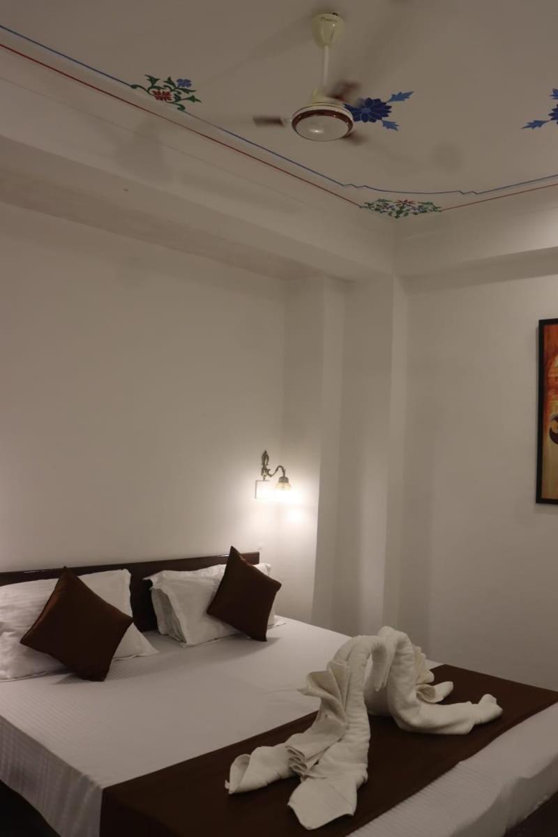 אודייפור Hotel Shiv Palace מראה חיצוני תמונה