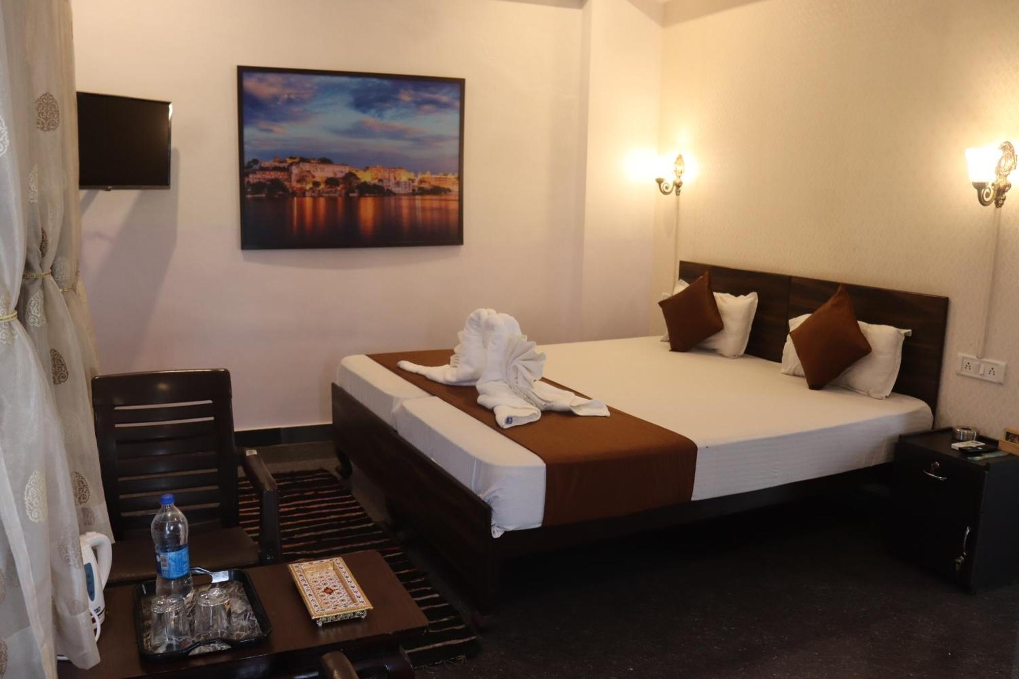 אודייפור Hotel Shiv Palace מראה חיצוני תמונה