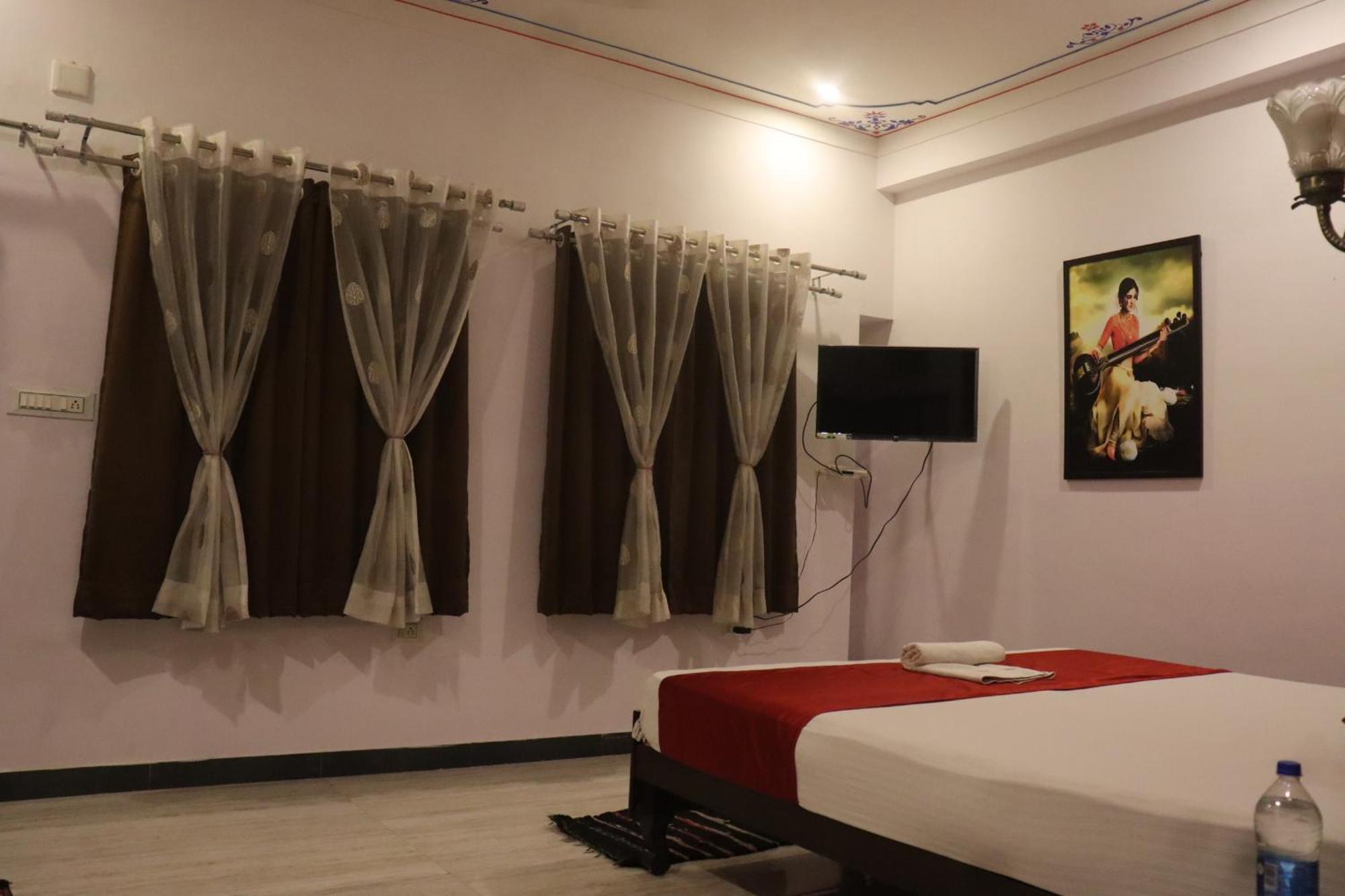 אודייפור Hotel Shiv Palace מראה חיצוני תמונה