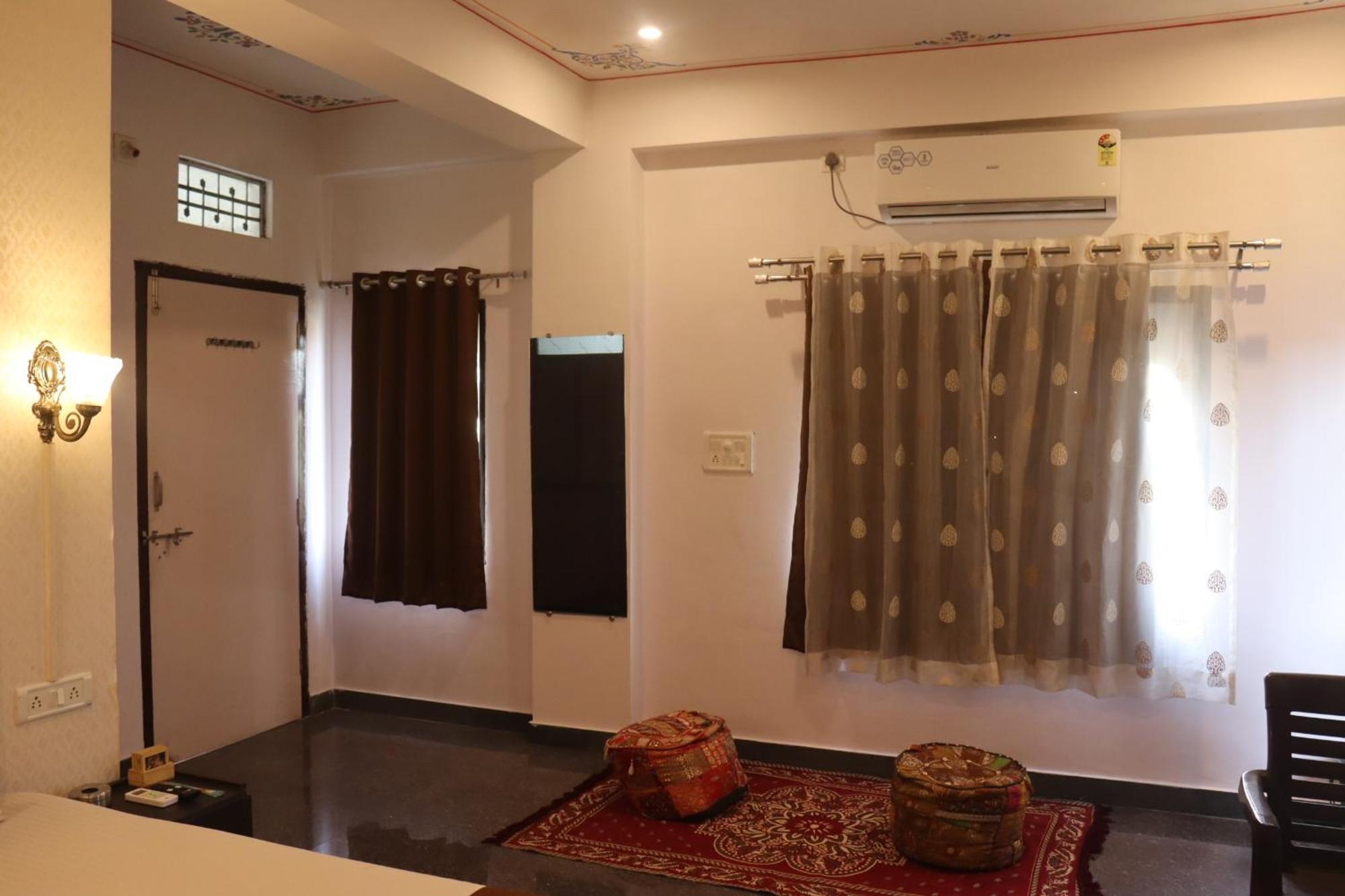 אודייפור Hotel Shiv Palace חדר תמונה