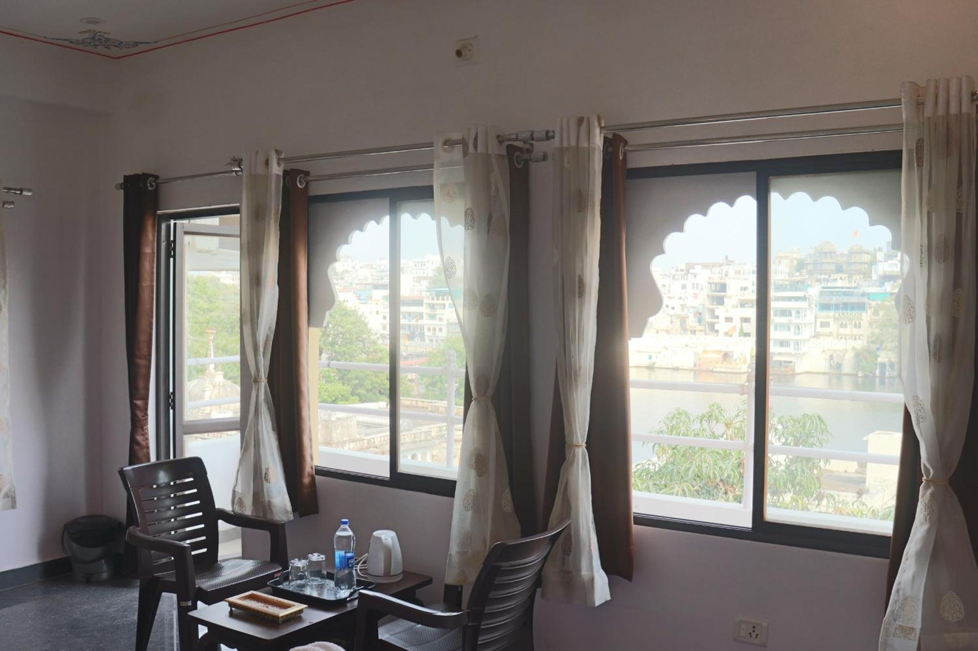 אודייפור Hotel Shiv Palace חדר תמונה
