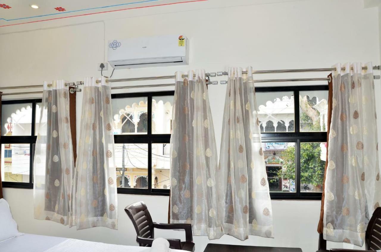 אודייפור Hotel Shiv Palace מראה חיצוני תמונה