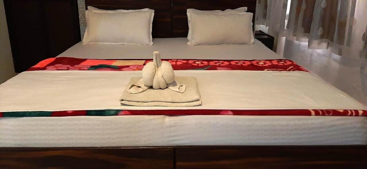אודייפור Hotel Shiv Palace מראה חיצוני תמונה